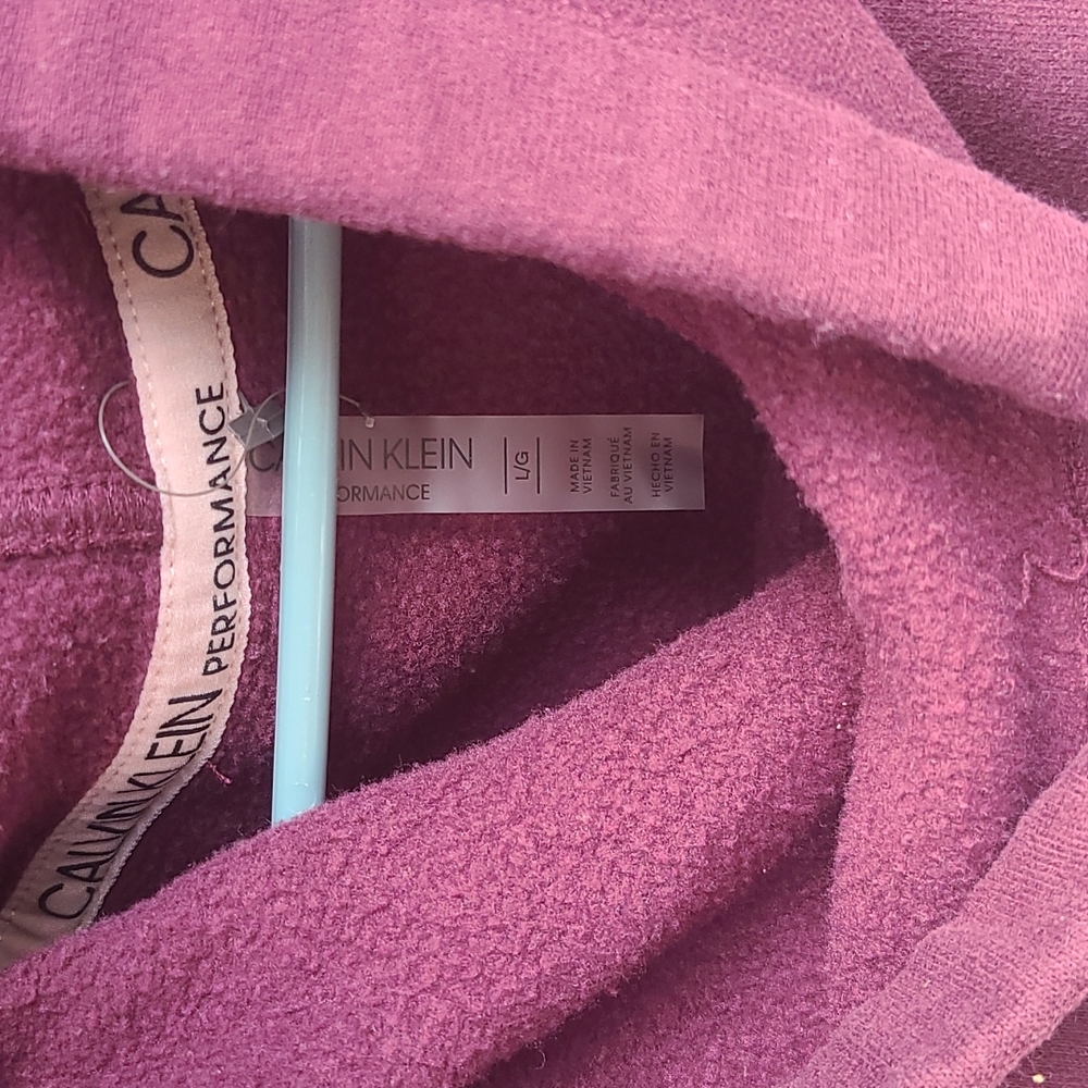 ~* SALE ITEM !! Calvin Klein sweatshirt - Picture 3 of 4